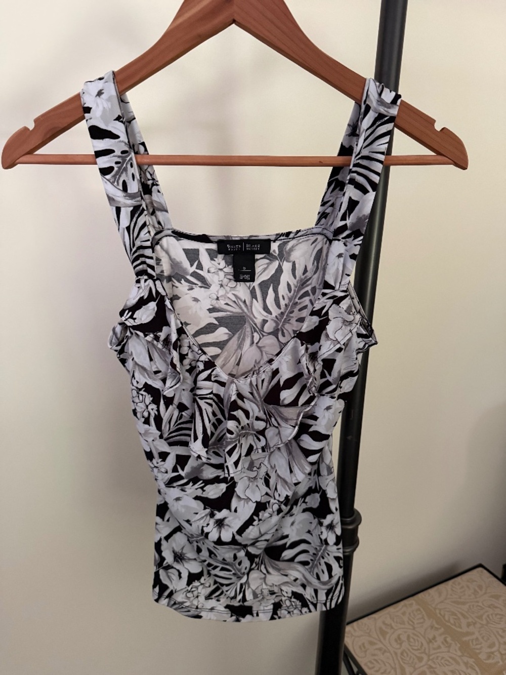 White House Black Market Tropical Floral Ruffle Tank Top Size S